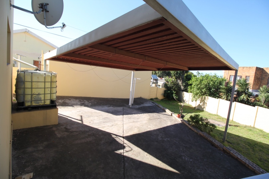 3 Bedroom Property for Sale in Parkside Eastern Cape